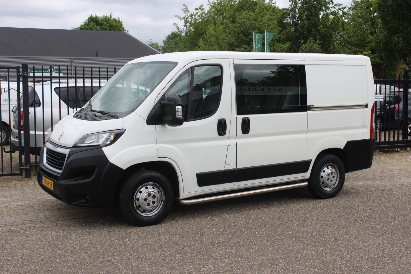 Peugeot Boxer - 2.0 BlueHDI L1H2 DC 7-zitplaatsen! - AutoWereld.nl