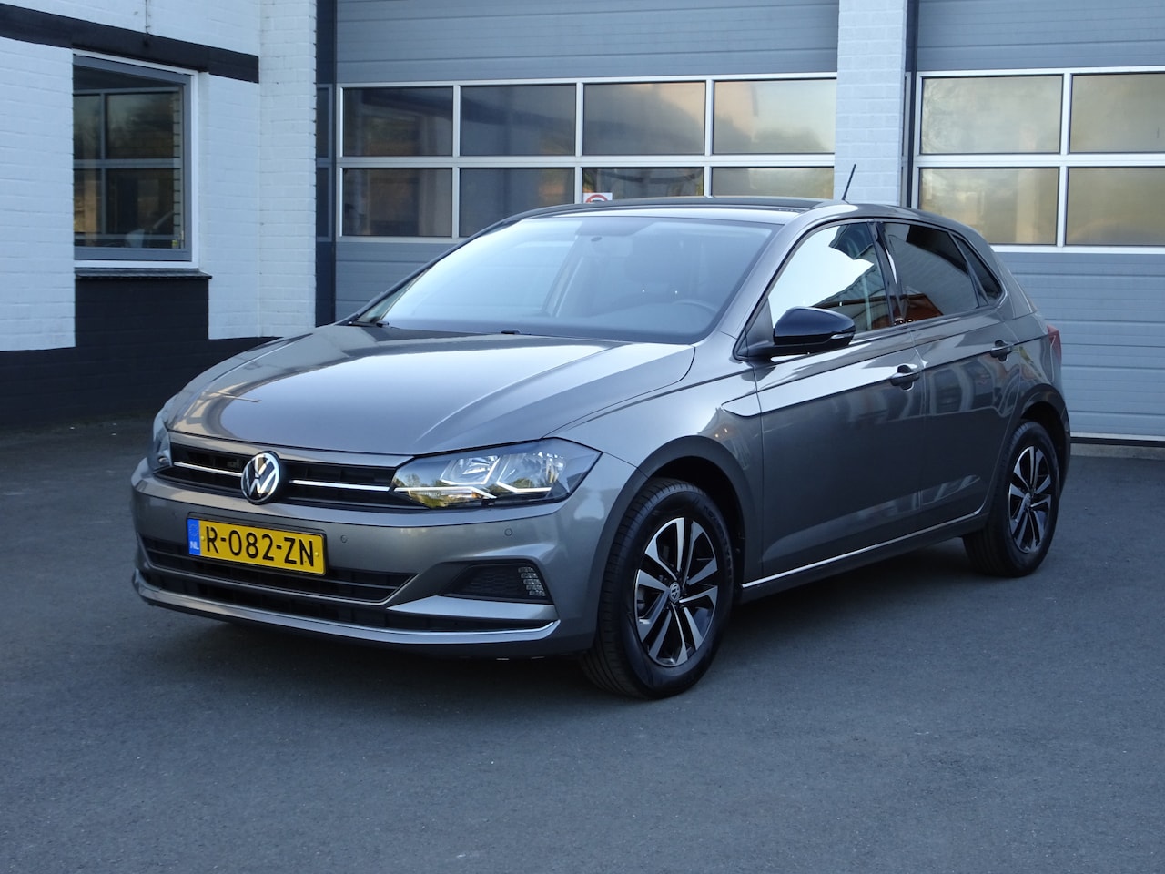 Volkswagen Polo - 1.0 TSI Comfortline Business. Airco, parkeersensoren voor en achter, cruise controle, carp - AutoWereld.nl