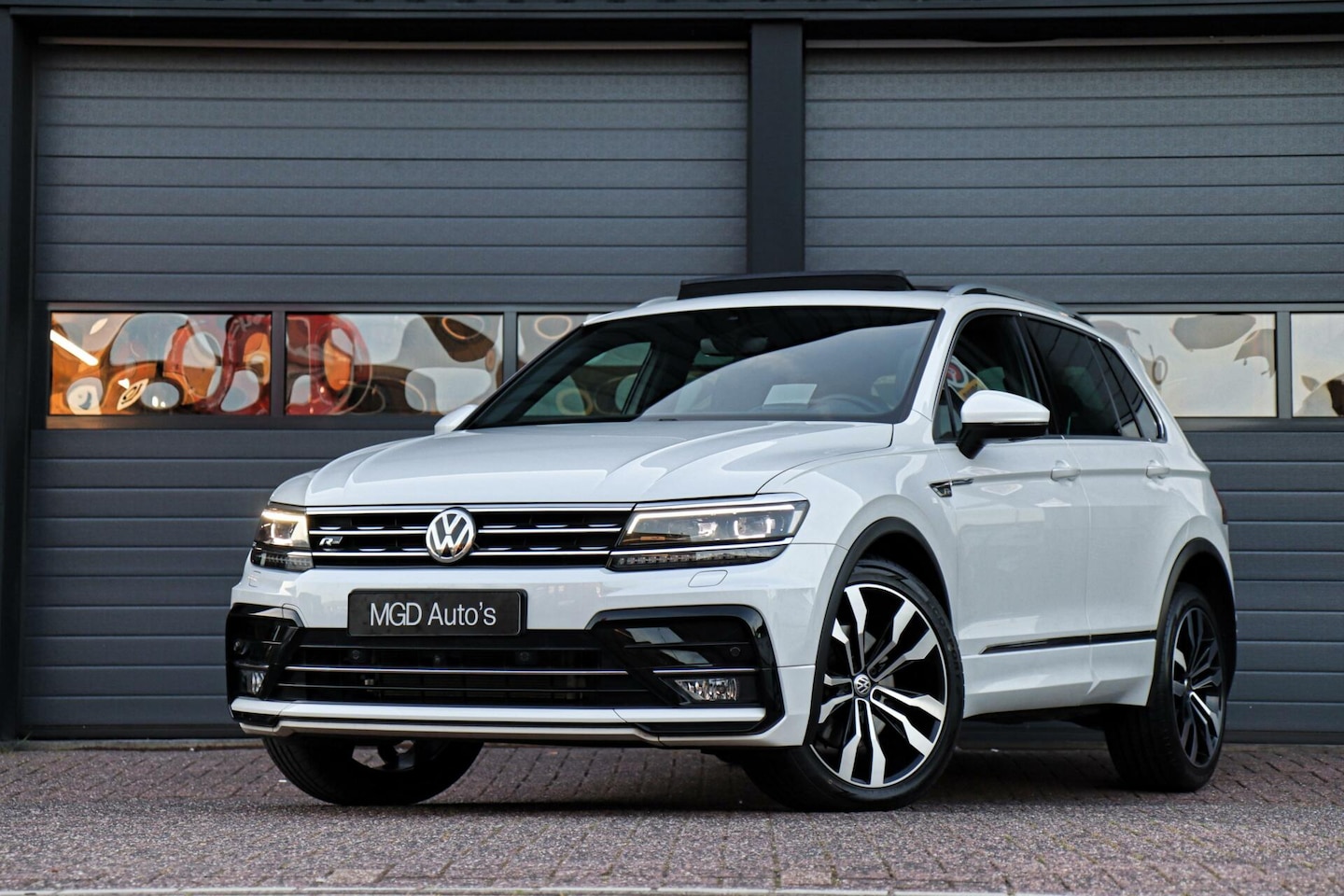 Volkswagen Tiguan - 2.0 TSI 4Motion 3x R-Line 220PK /LED/PANODAK/360 CAMERA/DYNAUDIO/KEYLESS/HUD/STOELVERW./TR - AutoWereld.nl