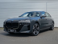 BMW i7 - eDrive50 High Executive M Sport / Panoramadak Sky Lounge / Massagefunctie / Parking Assist