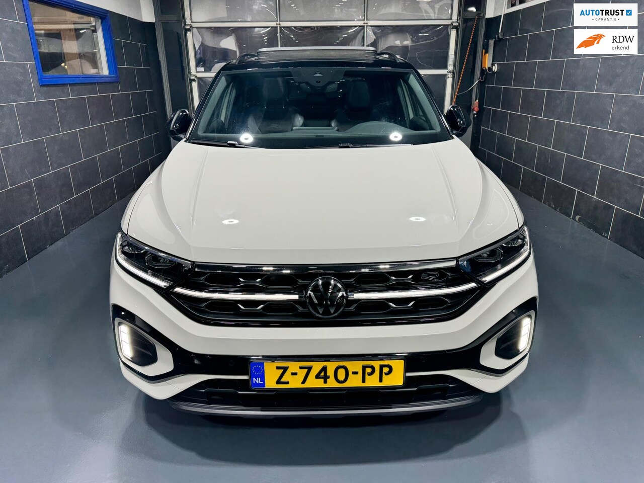 Volkswagen T-Roc - 1.5 TSI R-Line - Pano - IQ Light - Carplay- Keyles - AutoWereld.nl