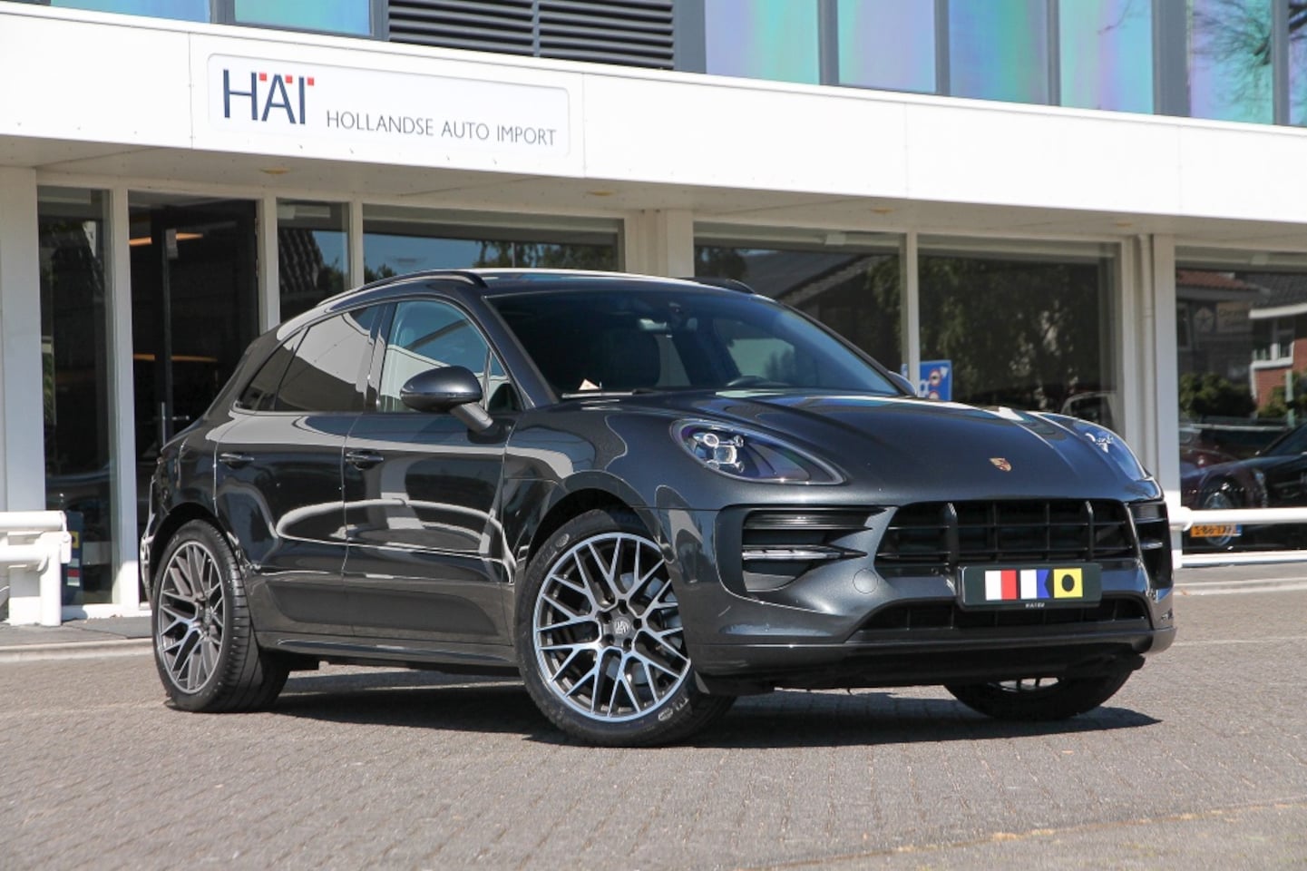 Porsche Macan - 2.0 245PK I Face-lift I Pano I 21 inch I Trekhak elektrischI - AutoWereld.nl