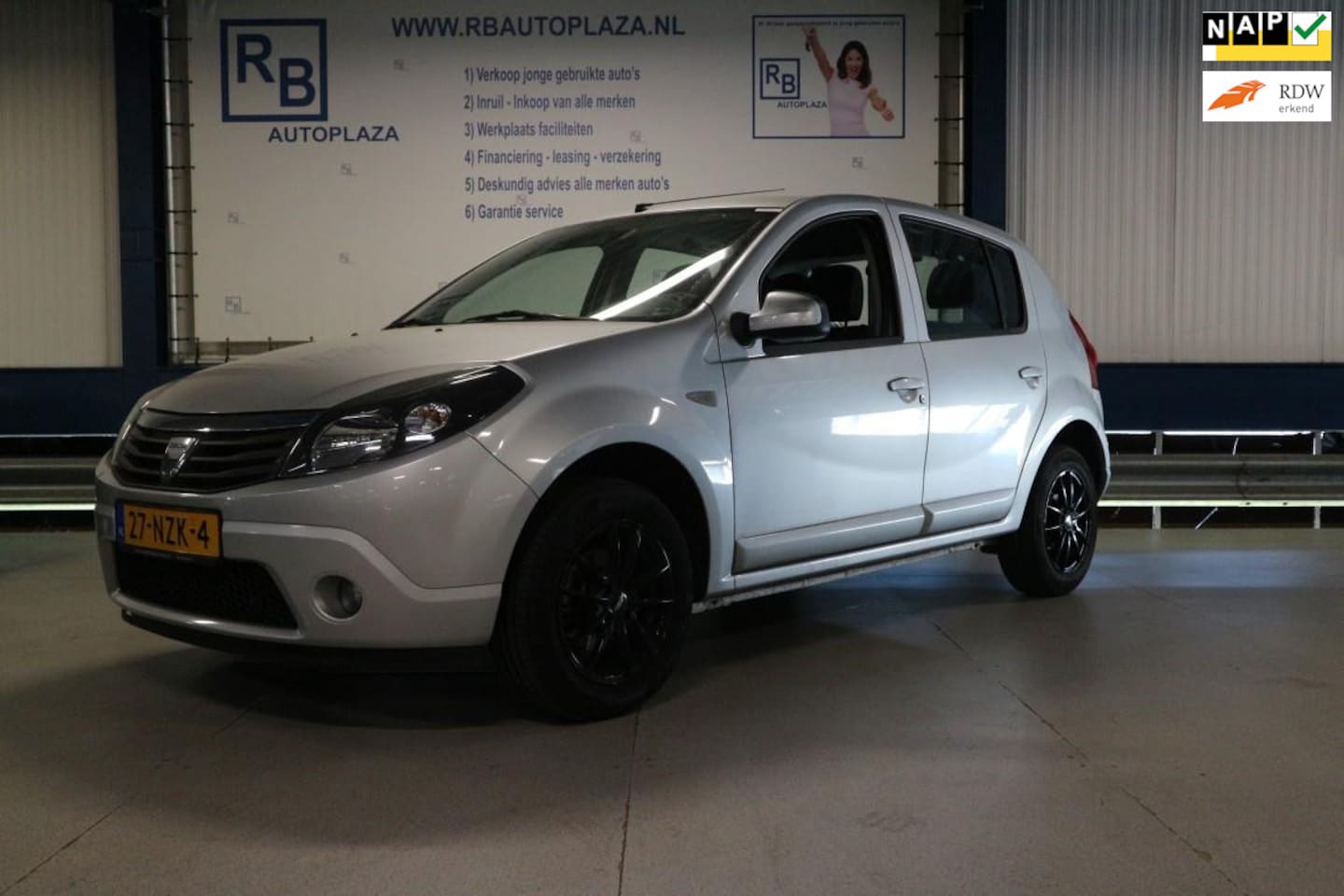 Dacia Sandero - 1.2 Blackline / AIRCO / NAP / LEUKE AUTO ! - AutoWereld.nl