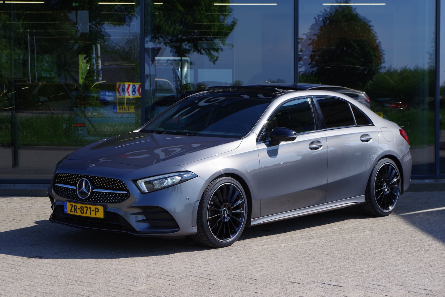 Mercedes-Benz A-klasse - 200 164 PK Automaat AMG-Line Business Solutions, Night-Pakket, Panoramadak, LED, Camera, L - AutoWereld.nl