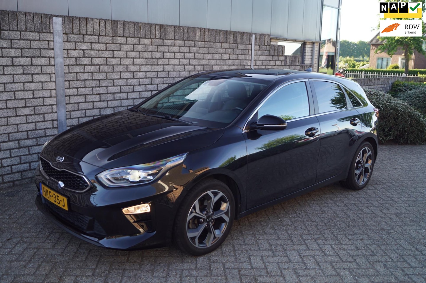 Kia Cee'd - CEED 1.0 T-GDi Dynamic Half Leder Sportst Navi Camera Clima Apple Carplay Cruise Keyless E - AutoWereld.nl