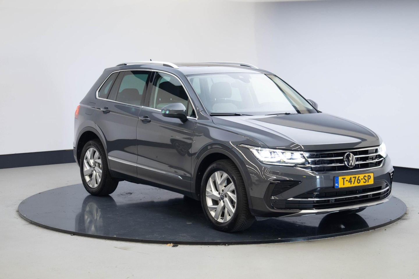 Volkswagen Tiguan - 1.4 TSI eHybrid Elegance Exclusive | Panoramadak | - AutoWereld.nl