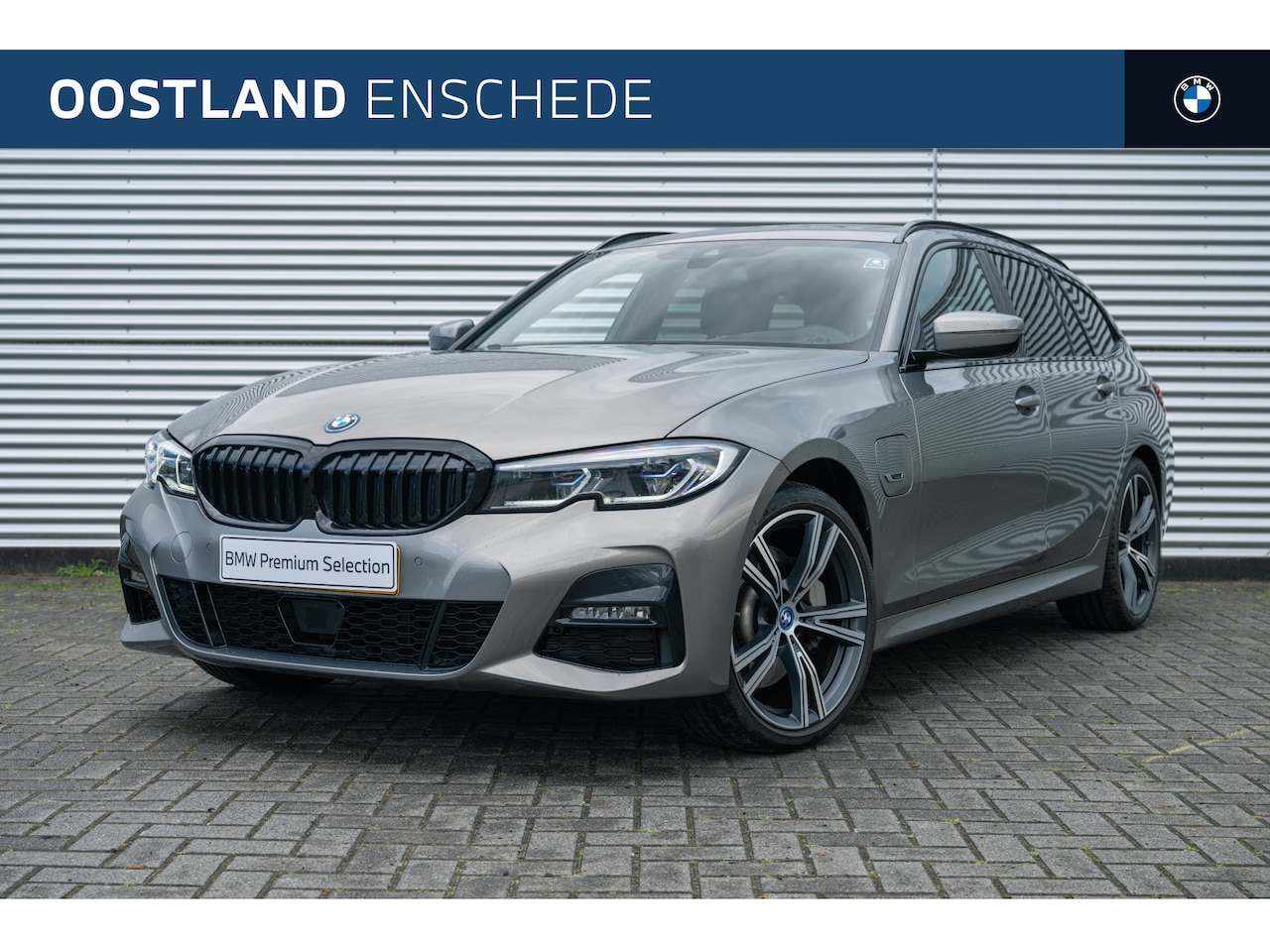 BMW 3-serie Touring - 330e High Executive M Sport Automaat / Panoramadak / Trekhaak / Laserlight / Active Cruise - AutoWereld.nl