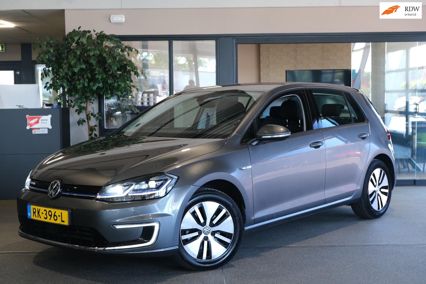 Volkswagen e-Golf - E-Golf Virtual Navi ACC PDC Lane Assist Dynaudio - AutoWereld.nl