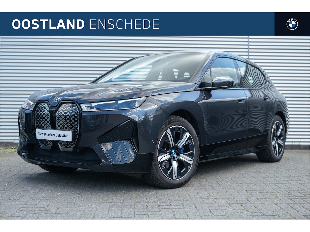 BMW iX - xDrive50 High Executive / Sportpakket / Panoramadak Sky Lounge / Laserlight / Multifunctio - AutoWereld.nl