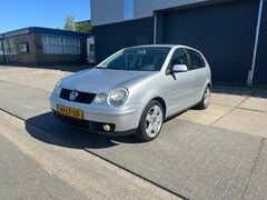 Volkswagen Polo - 1.4-16V Sportline