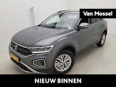 Volkswagen T-Roc - 1.5 TSI Life 150 PK | Automaat | Apple Carplay | Android Auto | Parkeersensoren | Adaptive