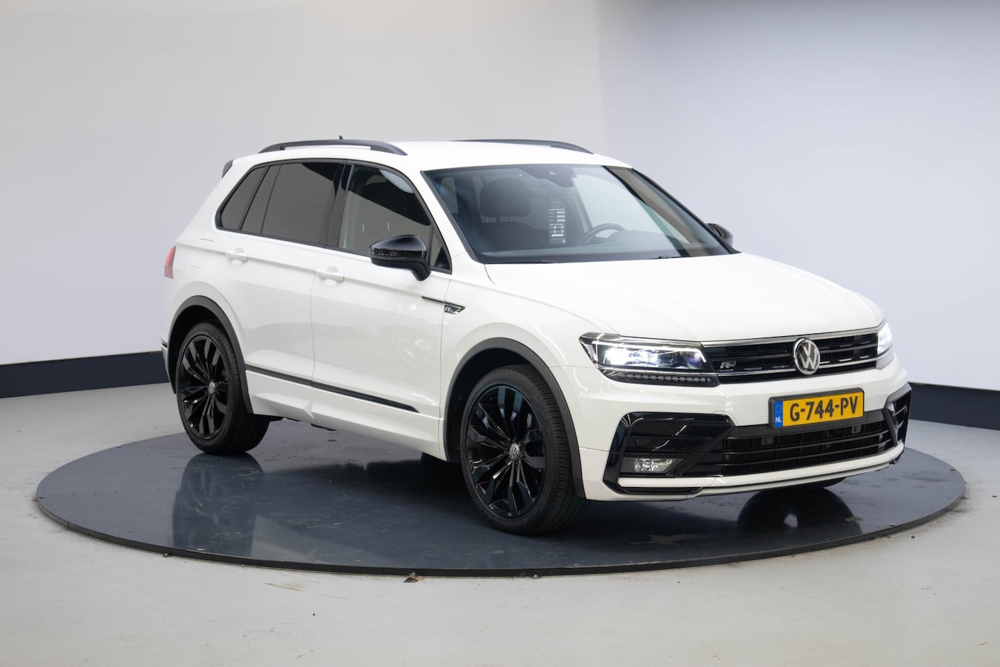 Volkswagen Tiguan - 1.5 TSI ACT Highline Business R | 20 Inch | Led | - AutoWereld.nl
