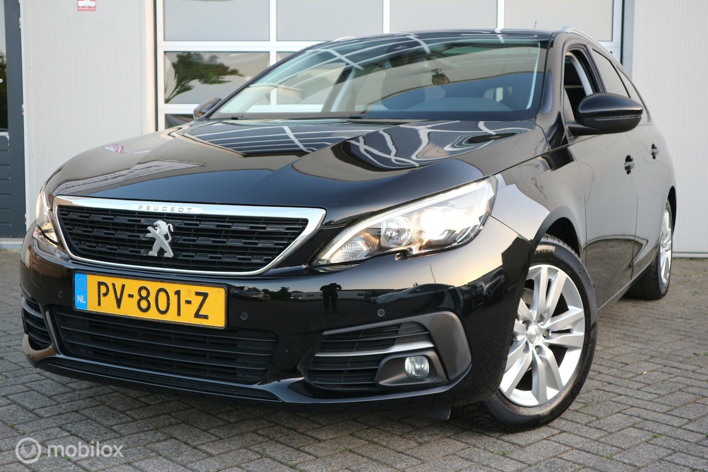 Peugeot 308 SW - 1.6 BlueHDI Blue Lease Executive PANORAMADAK - AutoWereld.nl