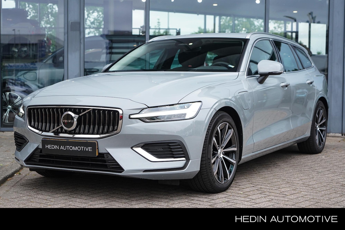 Volvo V60 - 2.0 T6 Plug-in hybrid AWD Essential Edition | Long Range Accu | Automaat | Lederen bekledi - AutoWereld.nl