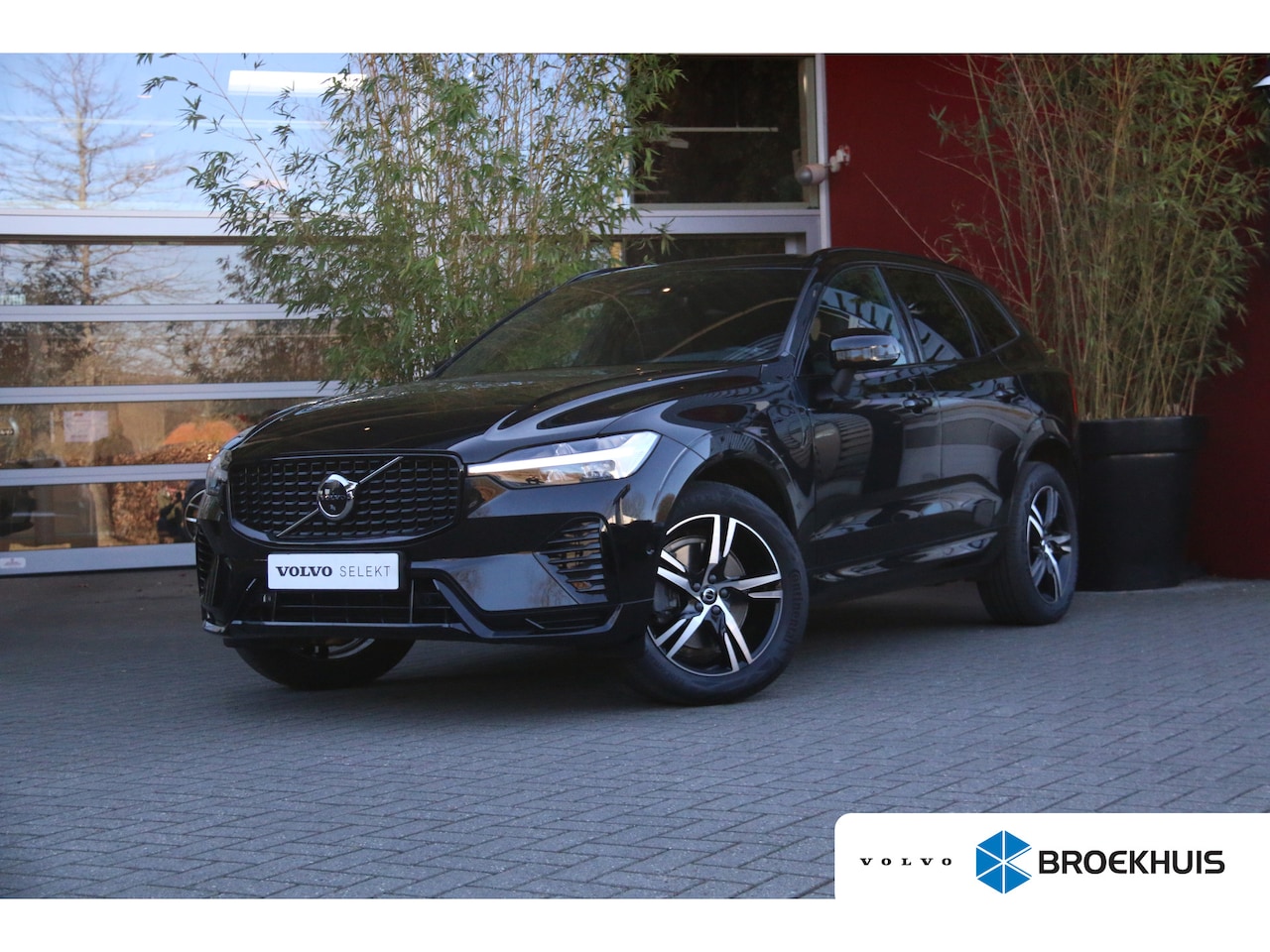 Volvo XC60 - 2.0 T6 Plug-in hybrid AWD R-Design | Harman/Kardon | Schuifdak | 360 Camera | Memory Seats - AutoWereld.nl