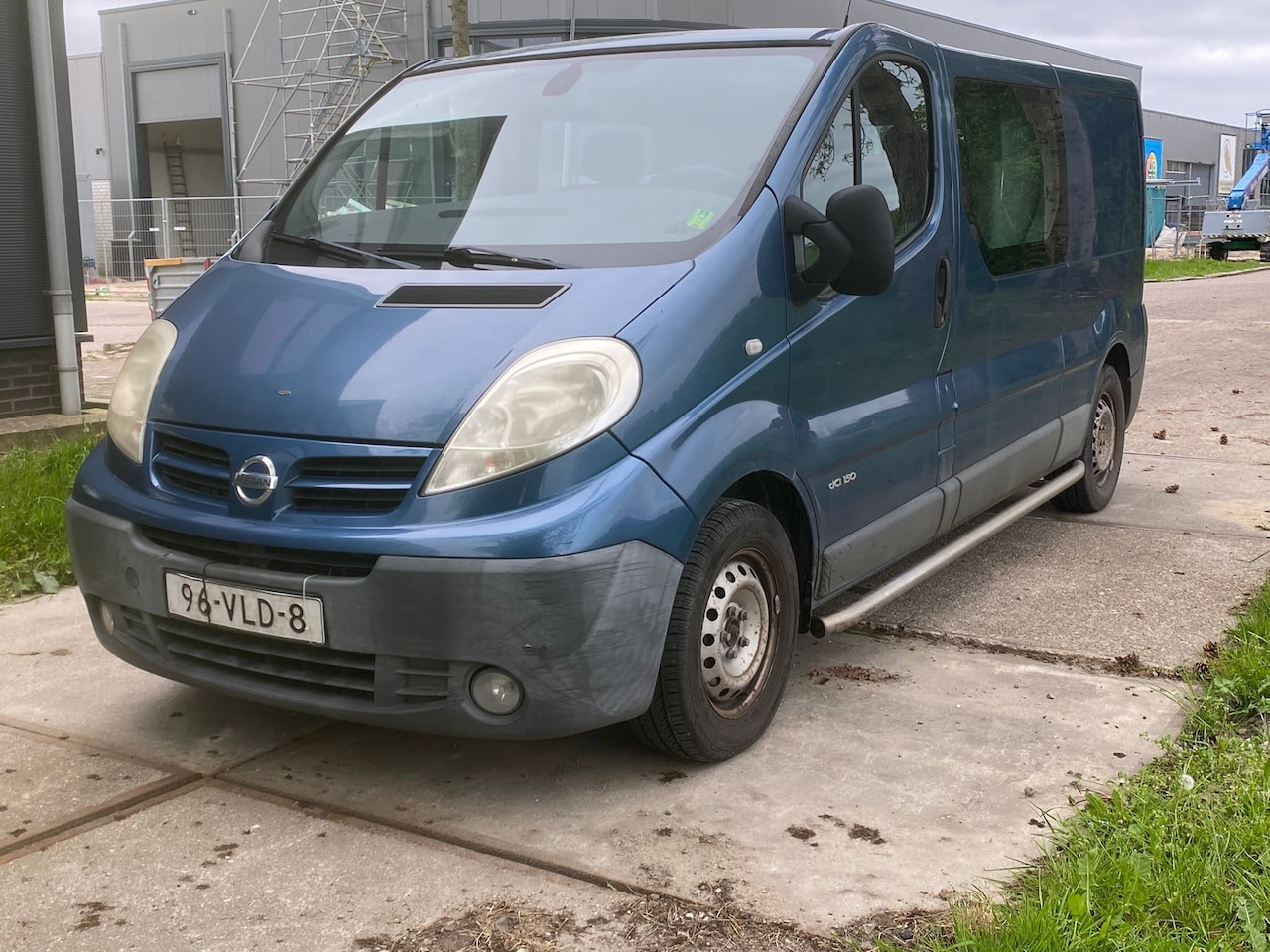 Nissan Primastar - 145.29 2.5 dCi 350L DC 145.29 2.5 dCi 350L DC - AutoWereld.nl