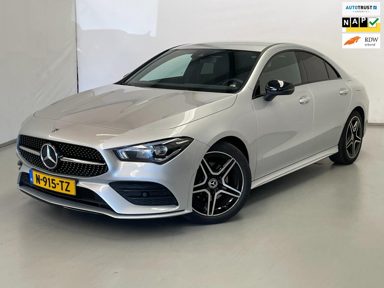 Mercedes-Benz CLA-Klasse - 180 AMG Night Edition / NL-auto / Sfeerverlichting - AutoWereld.nl