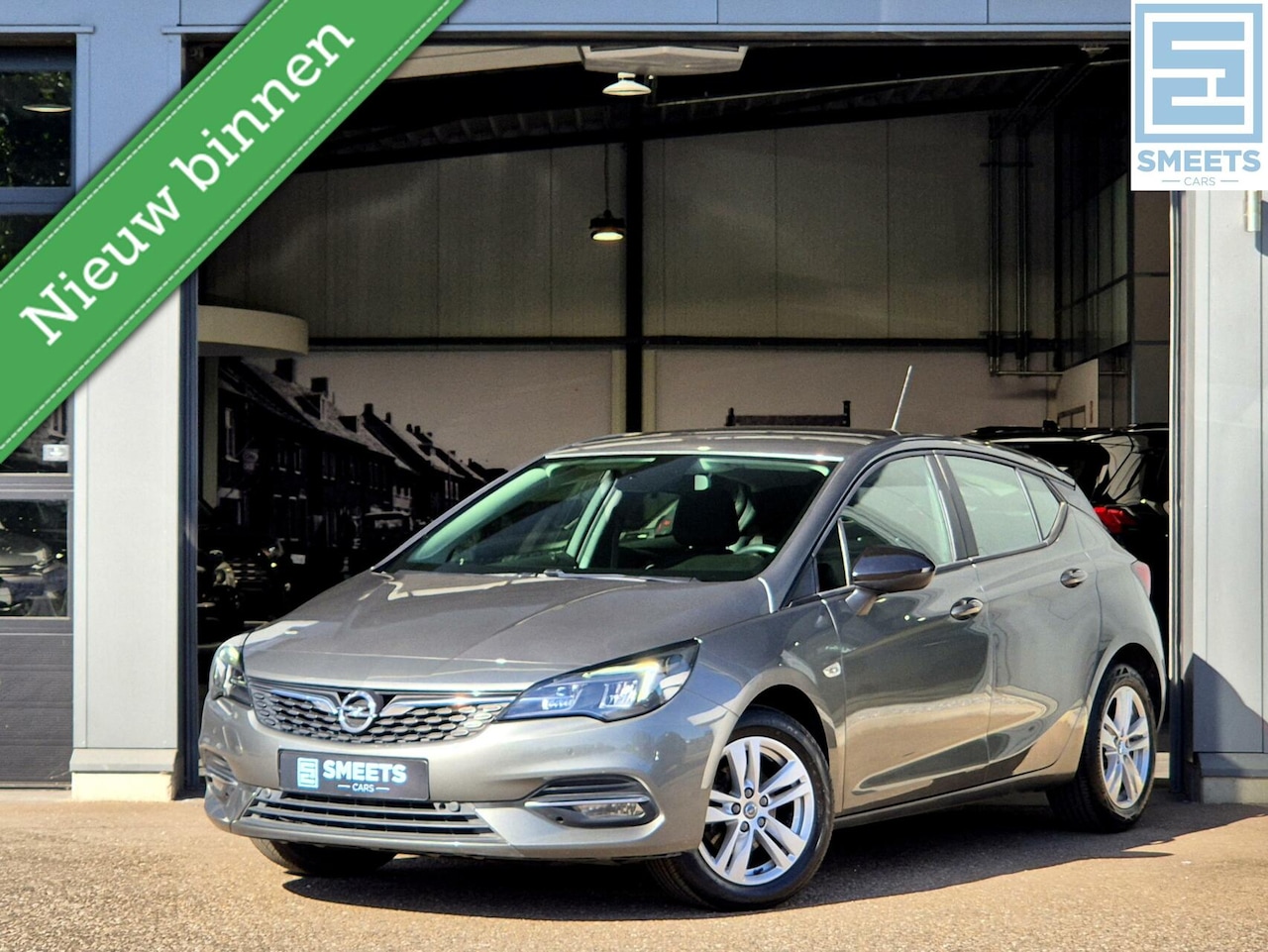 Opel Astra - 1.2 Buss. Edition |Navi|Cam|Carplay|Airco|Cruise - AutoWereld.nl
