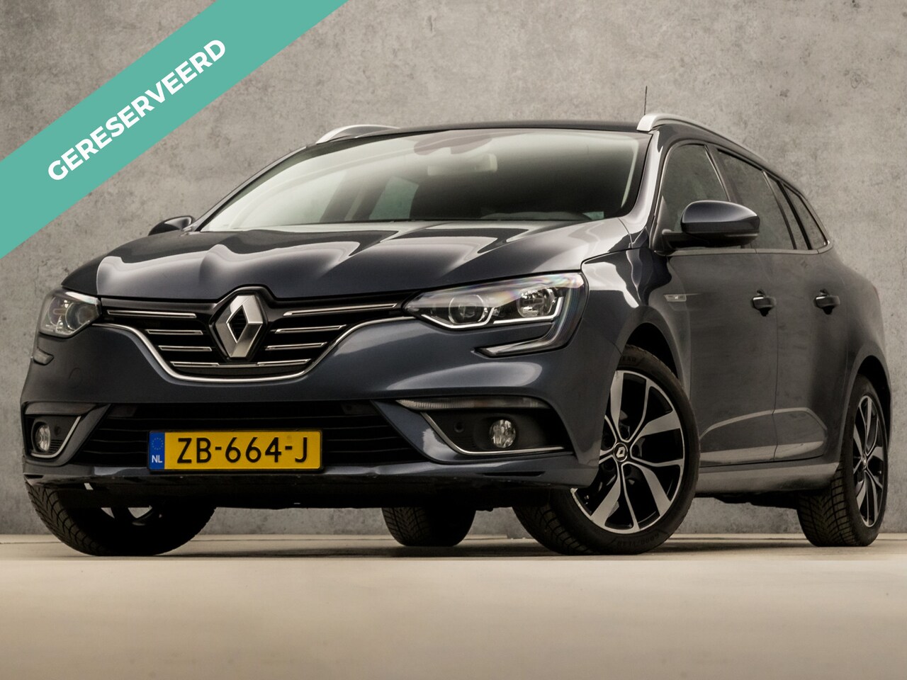 Renault Mégane Estate - 1.3 TCe Bose (APPLE CARPLAY, GROOT NAVI, CAMERA, BOSE AUDIO, LEDER, TREKHAAK, SPORTSTOELEN - AutoWereld.nl