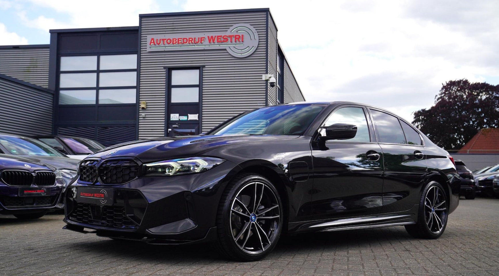 BMW 3-serie - 330e xDrive M-pakket | BMW LED | Adaptieve Cruise | Camera | Harman/Kardon | Carbon | Driv - AutoWereld.nl