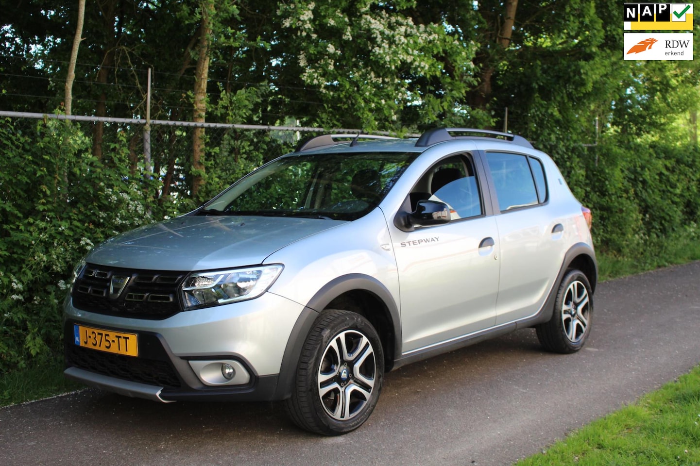 Dacia Sandero Stepway - 1.0 TCe Serie Limitee 15th Anniv. *1e EIG *NAVI *CAMERA - AutoWereld.nl