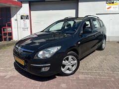 Hyundai i30 CW - 1.4i Blue Dynamic |NIEUW APK|LUXE UITV|AIRCO |PARKEER SENSOREN| LM VELGEN|