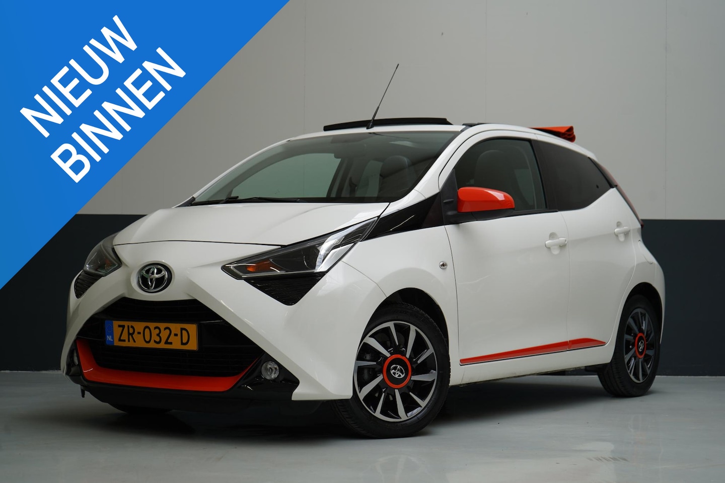 Toyota Aygo - 1.0 VVT-i x-otic Automaat | Cabriodak | Airconditioning | Lm velgen | Achteruitrijcamera - AutoWereld.nl