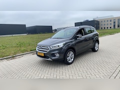 Ford Kuga - 1.5 EcoBoost Titanium | Trekhaak | Parkeer sensoren voor en achter | Navigatie | Cruise co