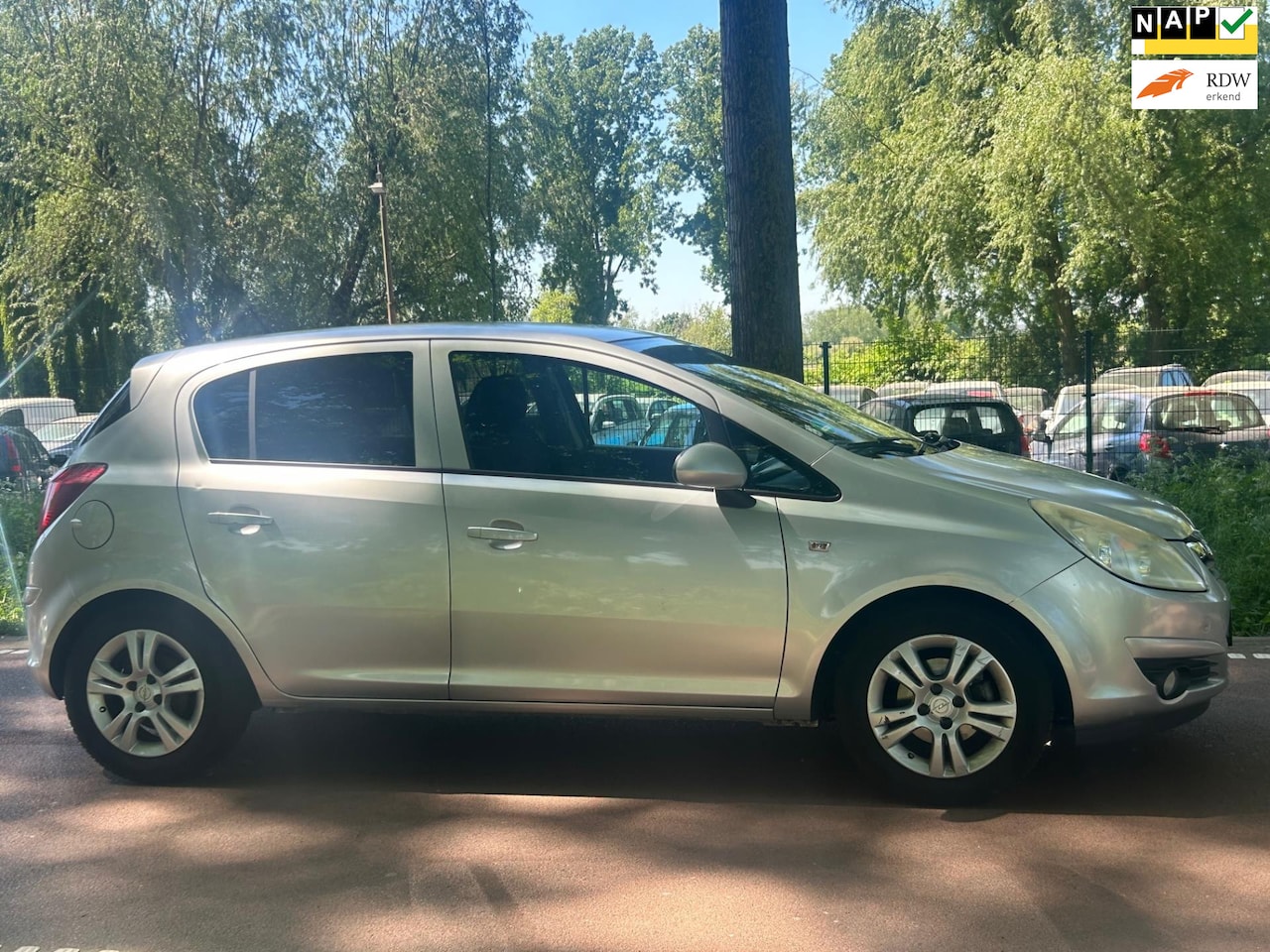 Opel Corsa - 1.4-16V Enjoy AIRCO!5DEURS!APK!KOOPJE! - AutoWereld.nl