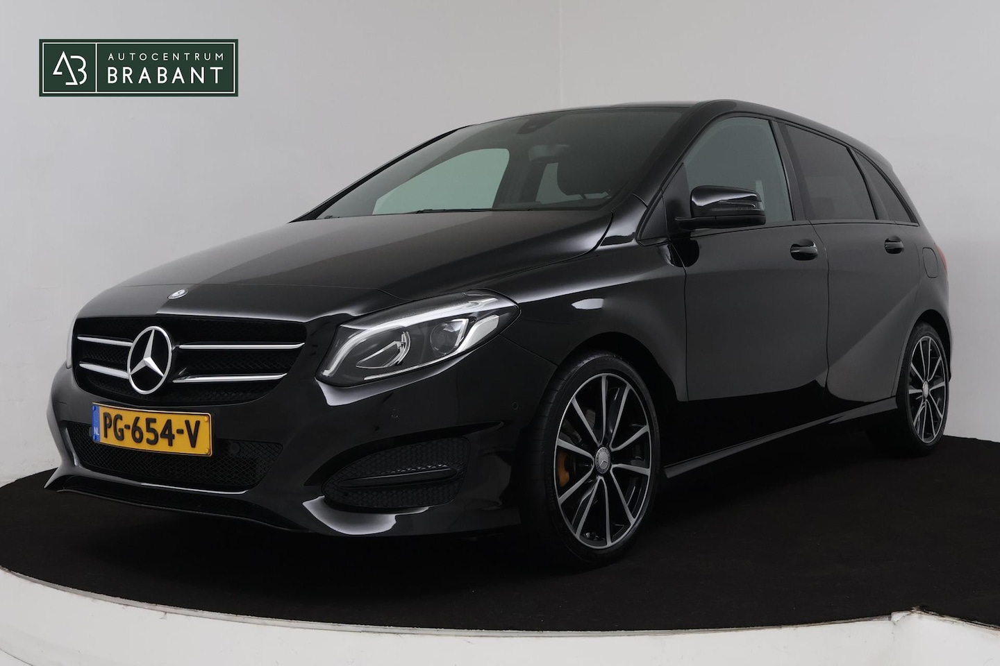 Mercedes-Benz B-klasse - 180 Activity Edition (PARKEERSENSOREN, TREKHAAK, CRUISE CONTROL, BLUETOOTH) - AutoWereld.nl
