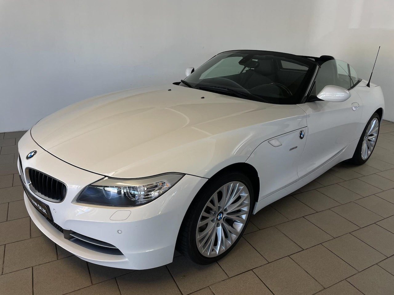 BMW Z4 Roadster - SDrive23i Introduction AUTOMAAT AIRCO NAVI CRUISE LEER HARDTOP VELGEN FLIPPERS LAGE KM ORG - AutoWereld.nl