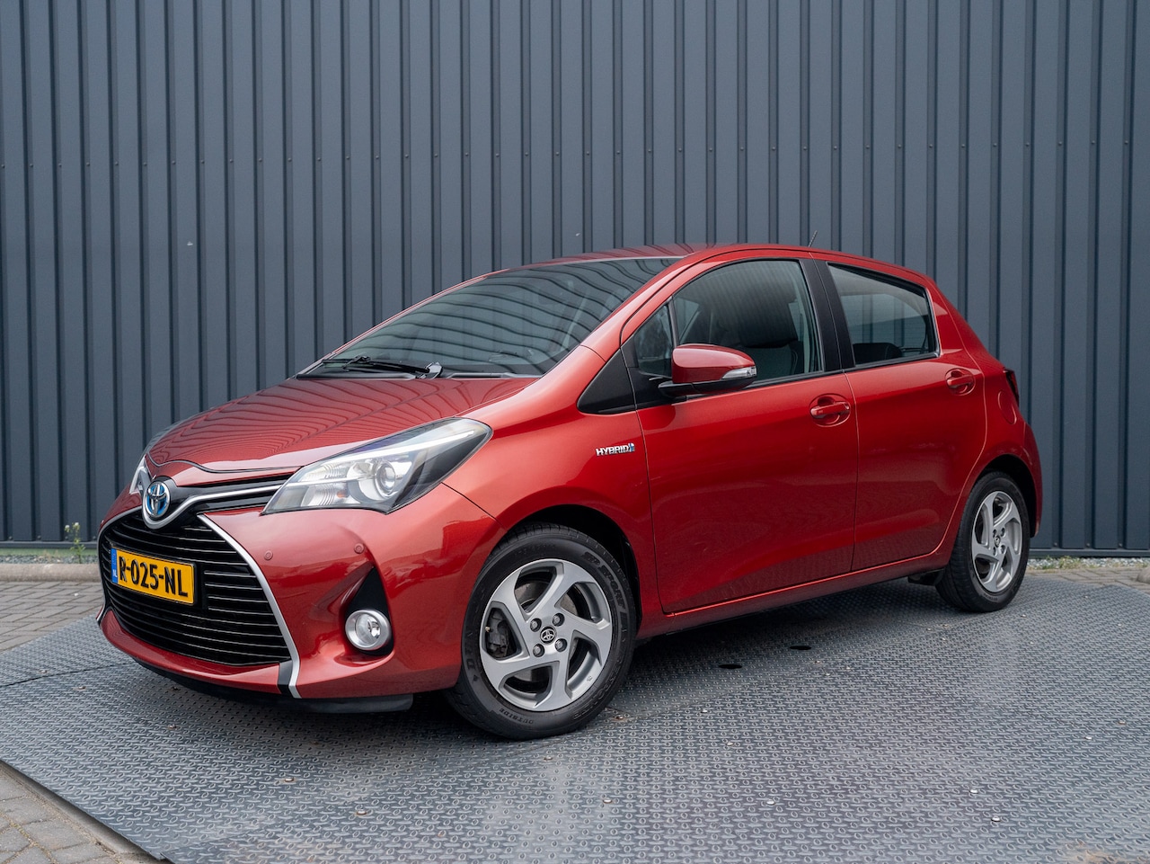 Toyota Yaris - 1.5 Hybrid Trend | Camera | Stoelverw. | Lm-velgen | Parkeersensoren | Prijs Rijklaar!! - AutoWereld.nl