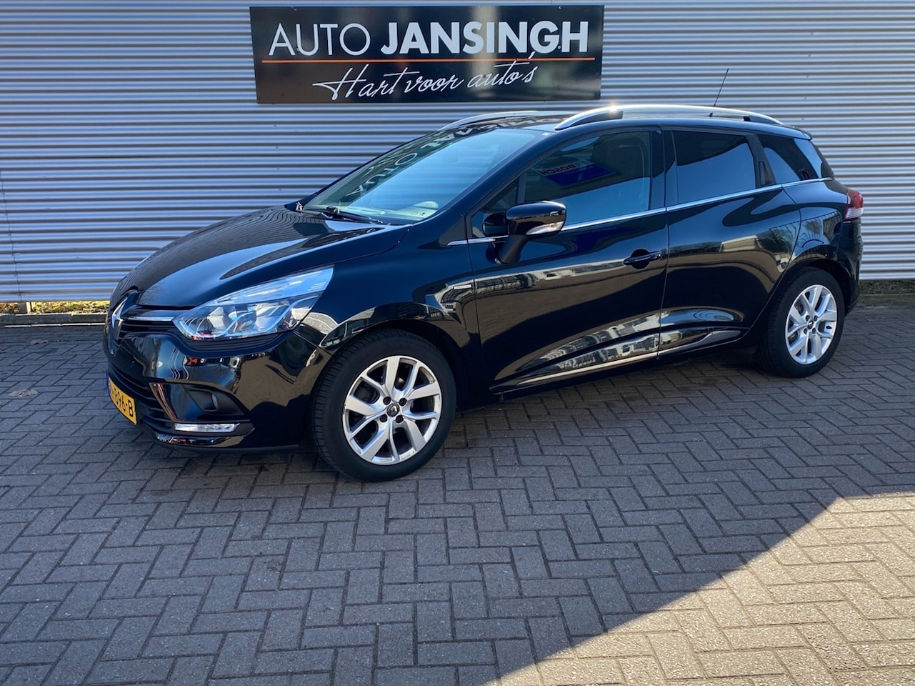 Renault Clio Estate - 0.9 TCe Limited met 52253 Km!! | Cruise Control | Navi | Airco | PDC Achter | Ndl Auto! | - AutoWereld.nl