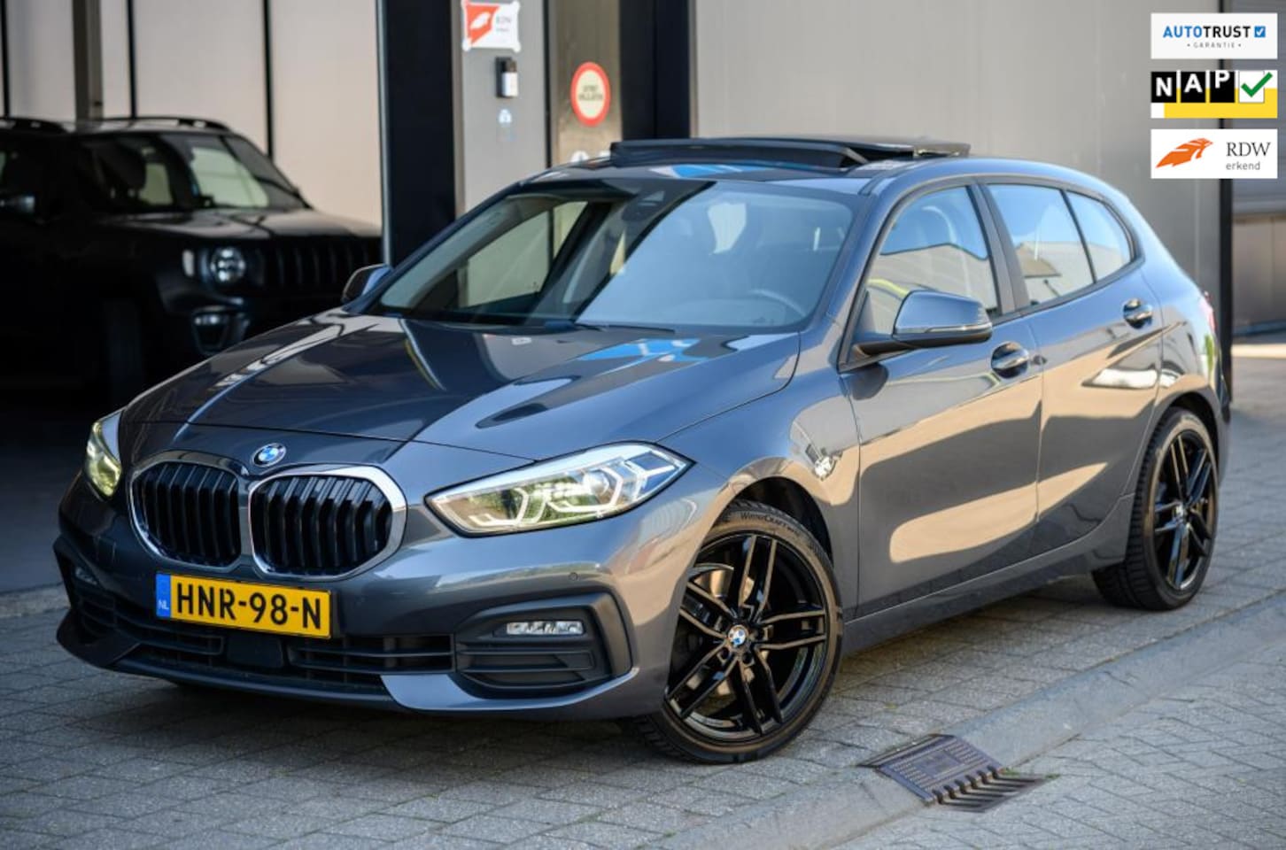 BMW 1-serie - 118d High Executive|HEAD-UP|PANO|LEDER - AutoWereld.nl