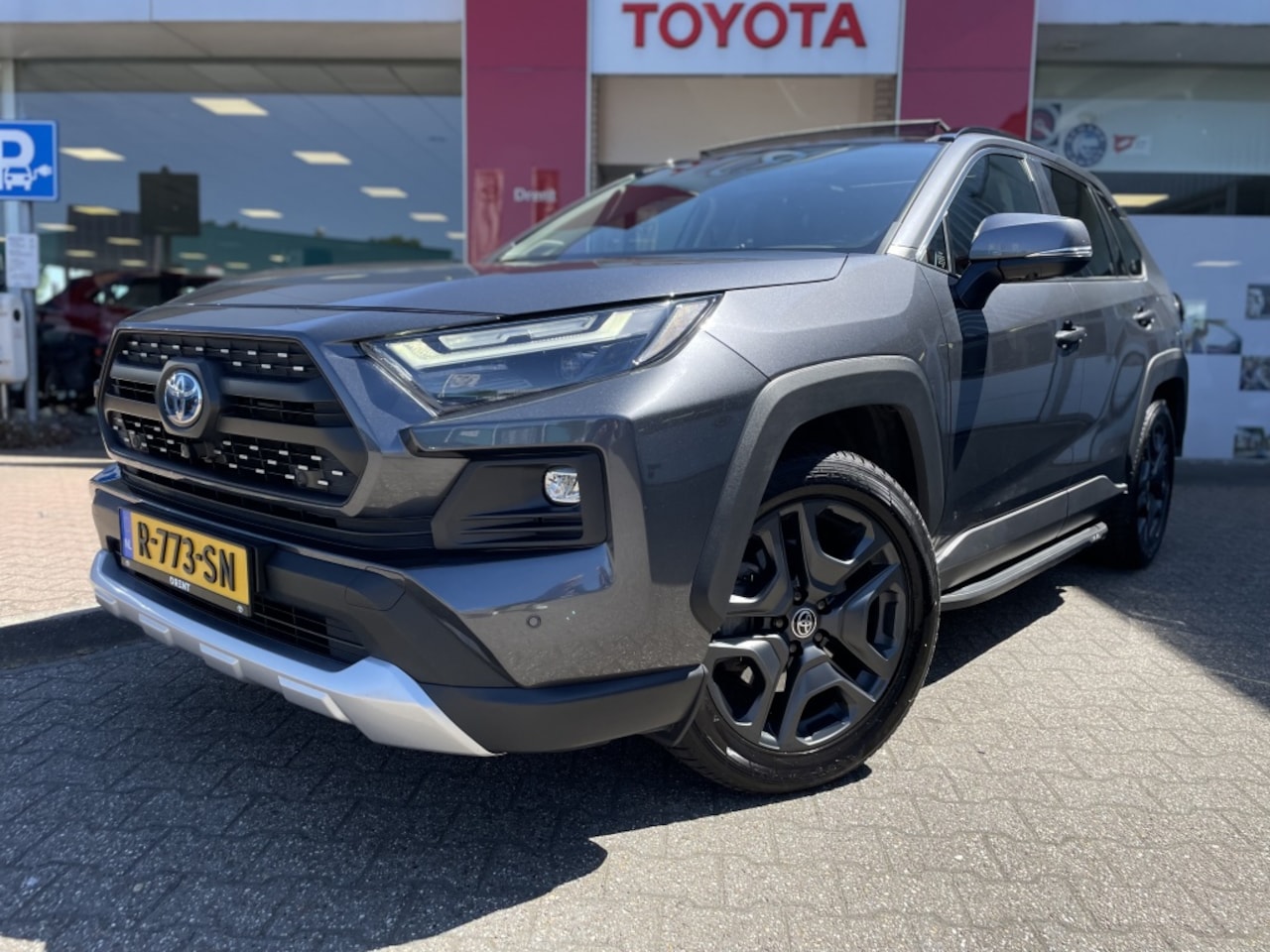 Toyota RAV4 - 2.5 Hybrid AWD Adventure | Pano | JBL | Treeplanken | 360 camera - AutoWereld.nl