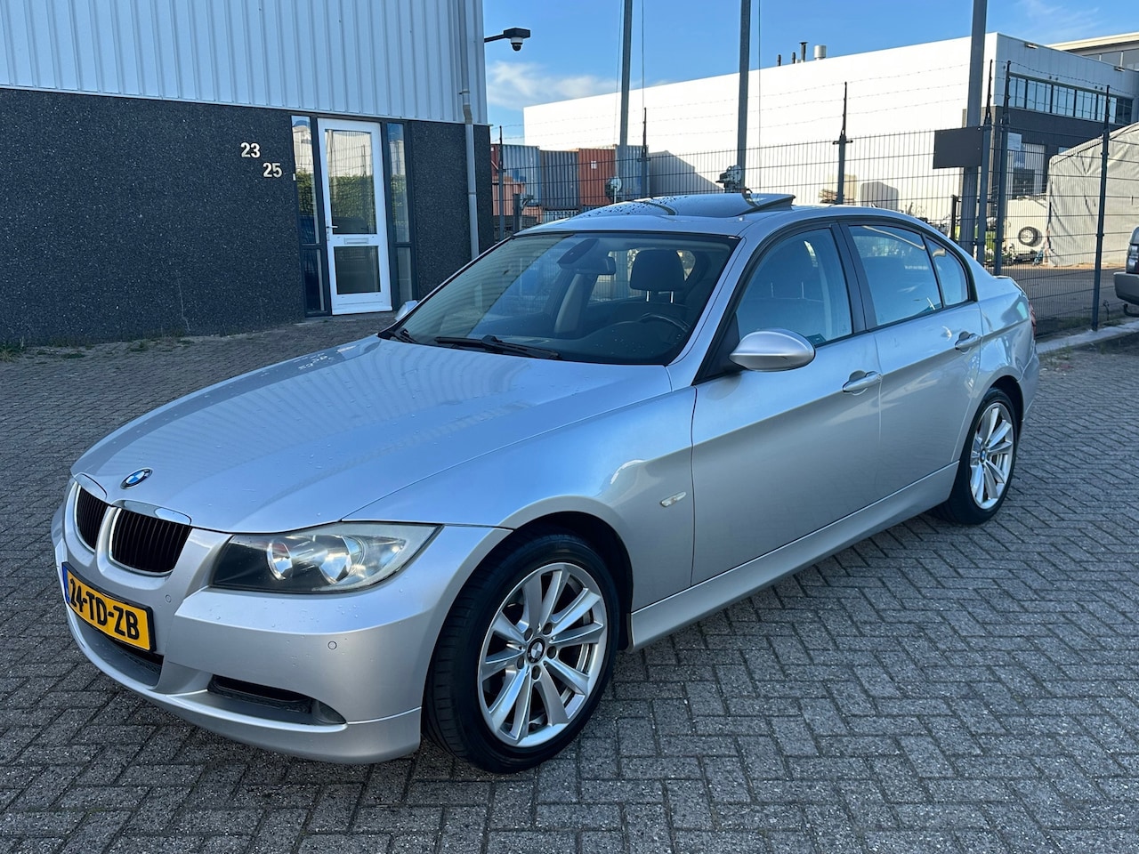 BMW 3-serie - 318i High Executive AUTOMAAT ZILVER SCHUIFDAK 2006 - AutoWereld.nl