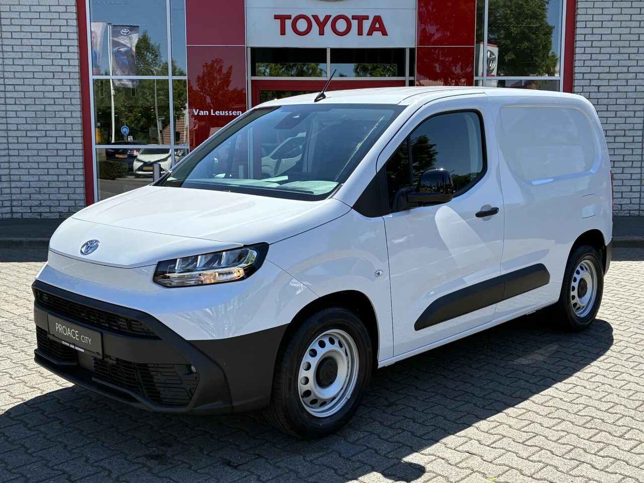 Toyota ProAce City - CHALLENGER 50kWh NIEUW & DIRECT LEVERBAAR!!! STOEL/STUURVERW PARK-SENSOREN APPLE/ANDROID B - AutoWereld.nl