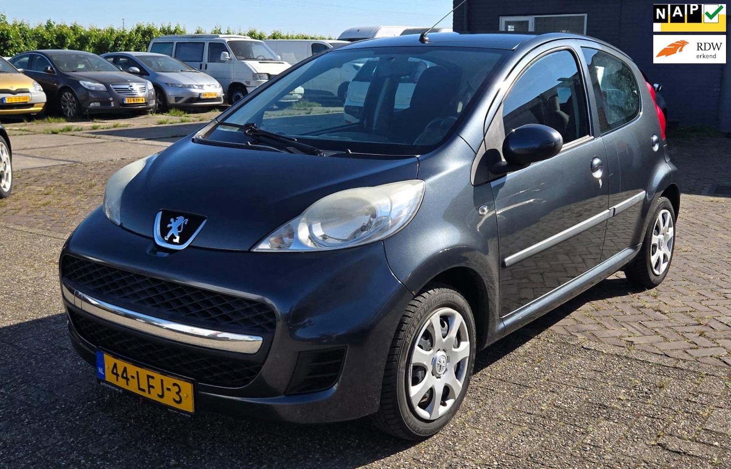 Peugeot 107 - 1.0-12V Urban Move 1.0-12V Urban Move - AutoWereld.nl