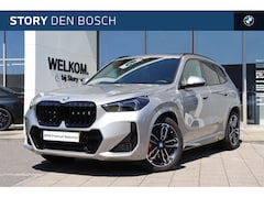 BMW X1 - xDrive25e M Sport Automaat / Panoramadak / Trekhaak / Sportstoelen / Adaptieve LED / Comfo