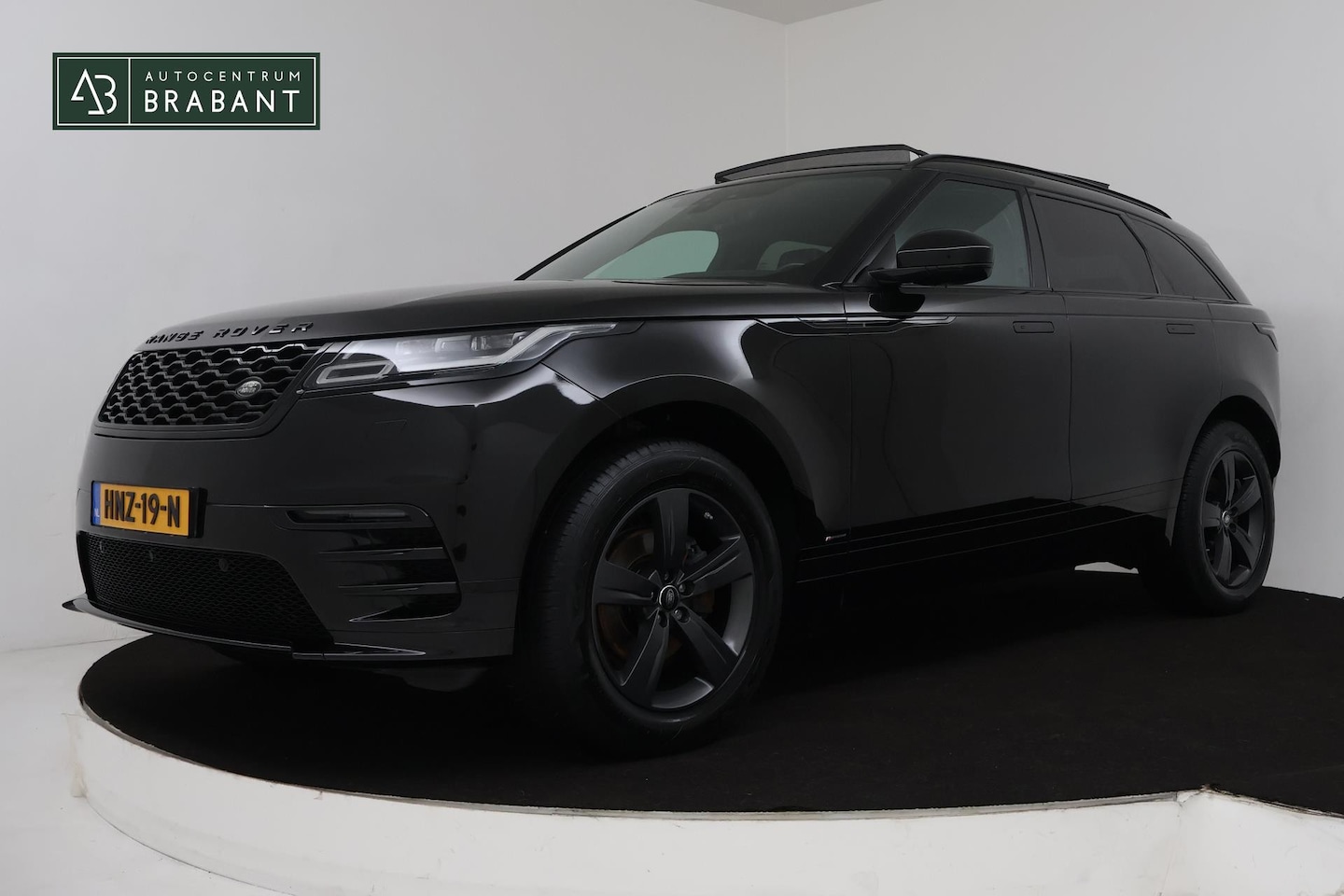 Land Rover Range Rover Velar - 2.0 I4 AWD SE (PANORAMADAK, PARKEERSENSOREN, TREKHAAK, ELEKTR STOELEN, STUUR/ STOELVERWARM - AutoWereld.nl