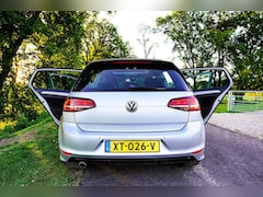 Volkswagen Golf - 1.6 TDI Connected Series