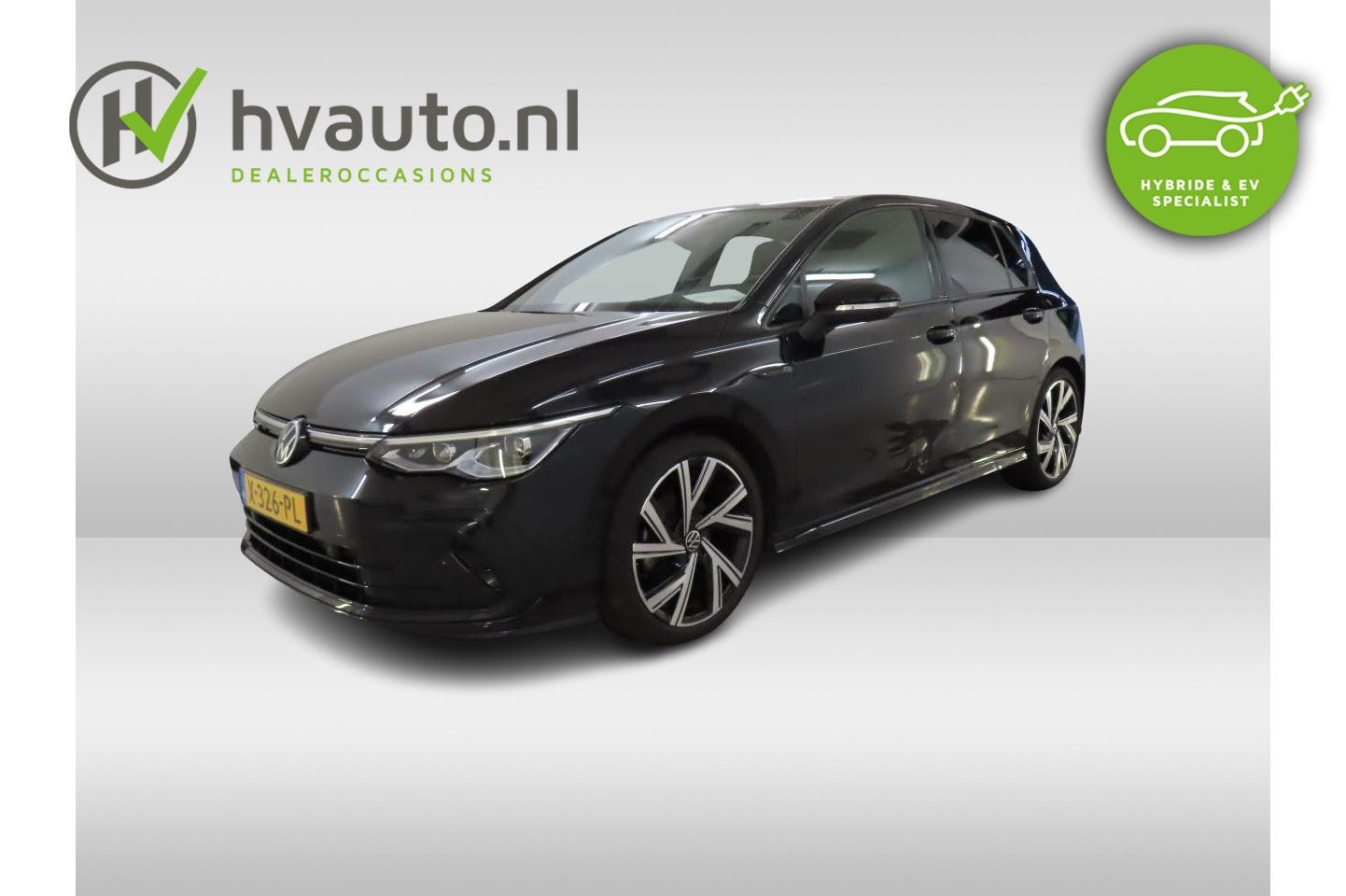 Volkswagen Golf - 1.5 eTSI R-LINE DSG7 | Navi | 18 inch | Privacy Glass | Trekhaak - AutoWereld.nl