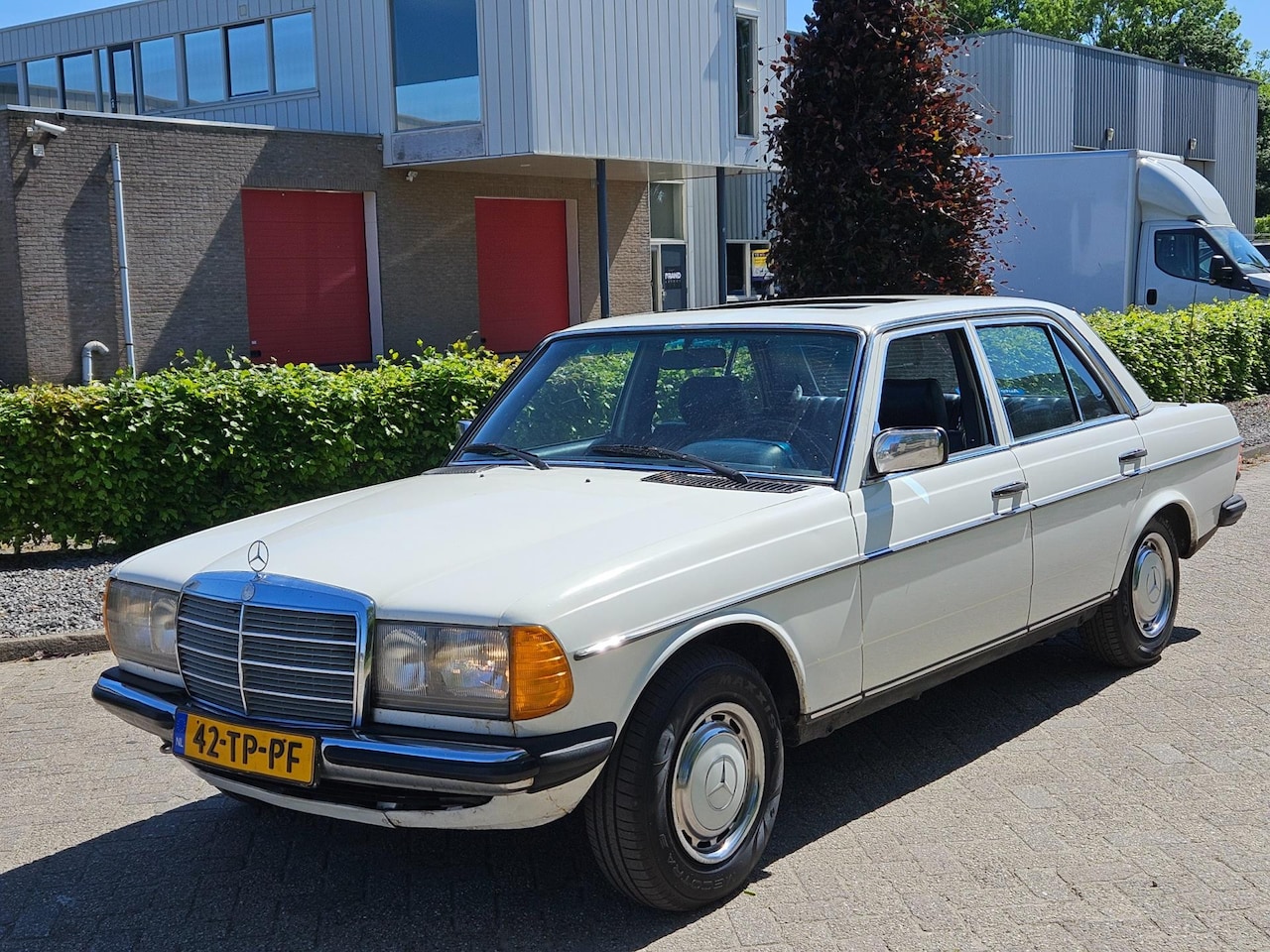 Mercedes-Benz 200-280 (W123) - 250 apk 21-06-2026 - AutoWereld.nl