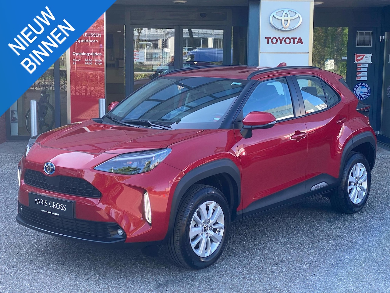 Toyota Yaris Cross - 1.5 Hybrid DYNAMIC HEAD-UP STOEL/STUURVERW KEYLESS EL-ACHTERKLEP NAVI CAMERA APPLE/ANDROID - AutoWereld.nl