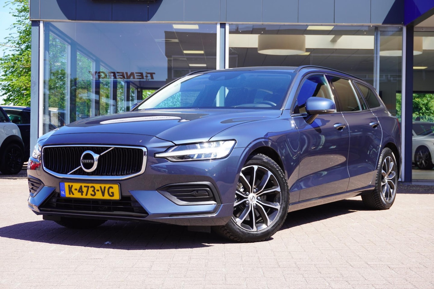 Volvo V60 - 2.0 B3 Momentum Advantage | Automaat | Airco | Vol opties | Dealerauto | Elek. Pakket | In - AutoWereld.nl