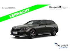 BMW 5-serie Touring - 550e xDrive M-Sport Pro - Pano - Onderstel Prof - Stoelventilatie - Head-up