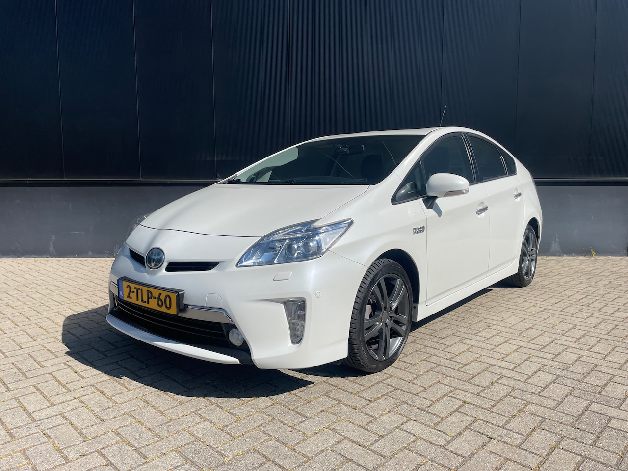Toyota Prius - 1.8  Plug-in Executive Business JBL / Leder / Xenon / Dealer Onderhouden - AutoWereld.nl