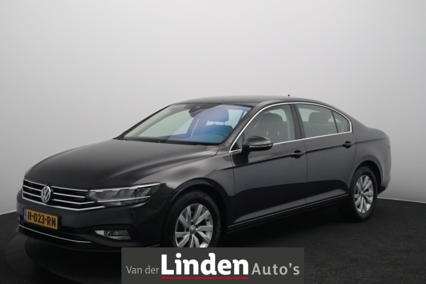 Volkswagen Passat - 1.6 TDI Comfort Business 120PK | Led | Automaat | Apple Carplay - AutoWereld.nl