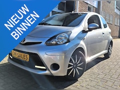 Toyota Aygo - 1.0 VVT-i Aspiration bj 2013 Grijs Met Airco Vele Opties Zeer Netjes