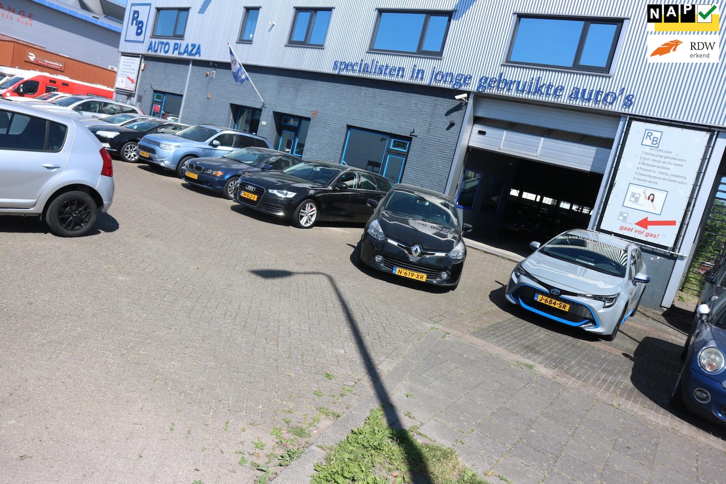 Renault Clio - 1.2 TCe Intens AUTOMAAT / CAMERA / NAVI / NW APK + BEURT ! ! ! - AutoWereld.nl